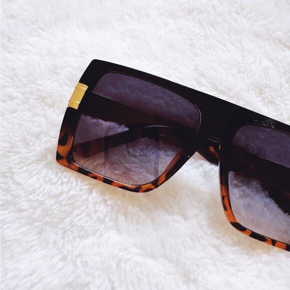 Inez Tortoise Brown Oversized Square Sunglasses - Picture 2 of 9